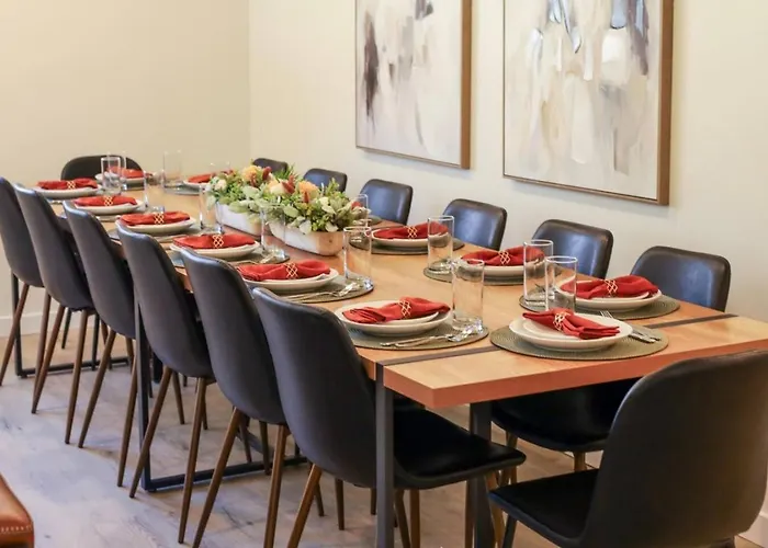 Spacious Family Getaway - Pool, Hot Tub, Games, Gym Holiday home