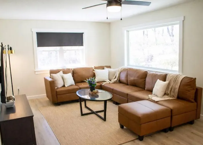 Holiday home Spacious Family Getaway - Pool, Hot Tub, Games, Gym Peoria