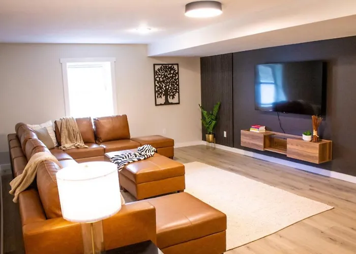Spacious Family Getaway - Pool, Hot Tub, Games, Gym Holiday home *