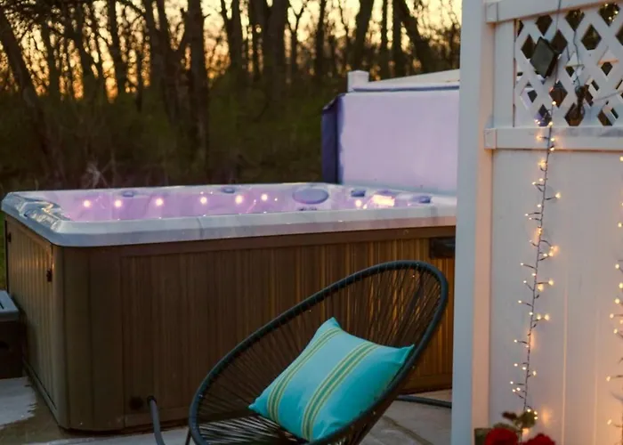 Spacious Family Getaway - Pool, Hot Tub, Games, Gym Holiday home Peoria