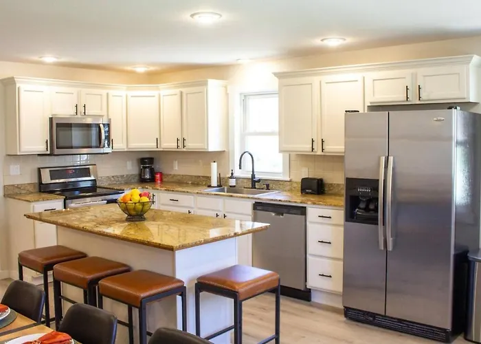 Spacious Family Getaway - Pool, Hot Tub, Games, Gym *