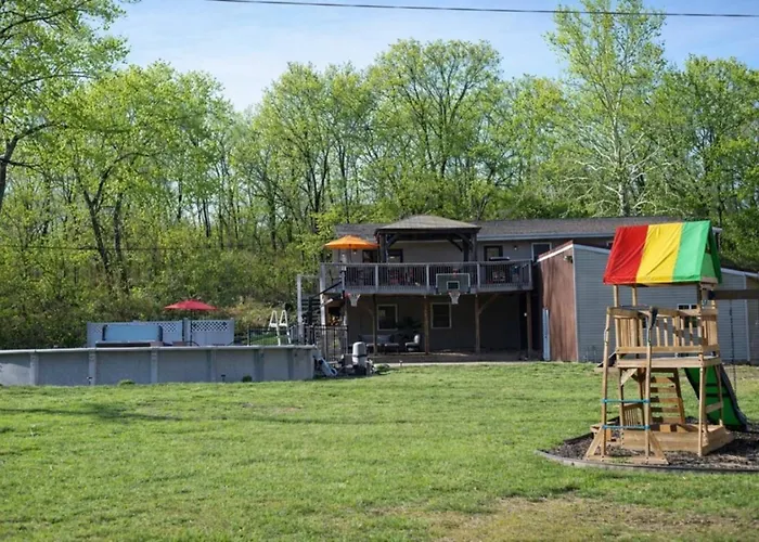 Spacious Family Getaway - Pool, Hot Tub, Games, Gym * Peoria