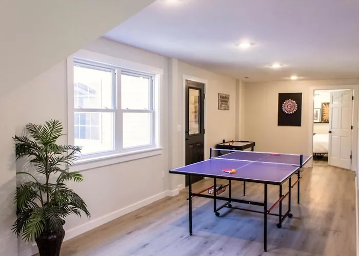 Spacious Family Getaway - Pool, Hot Tub, Games, Gym Holiday home