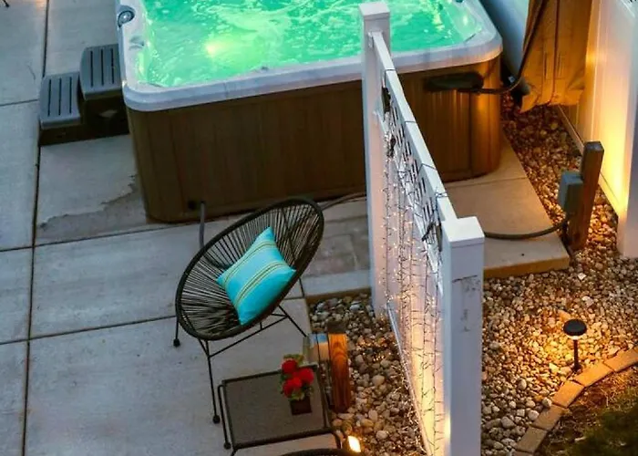 Holiday home Spacious Family Getaway - Pool, Hot Tub, Games, Gym Peoria