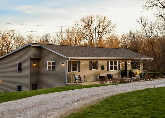Spacious Family Getaway - Pool, Hot Tub, Games, Gym Holiday home