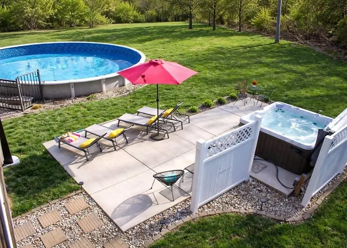 Spacious Family Getaway - Pool, Hot Tub, Games, Gym Holiday home *