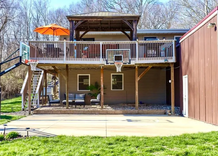 Spacious Family Getaway - Pool, Hot Tub, Games, Gym Peoria