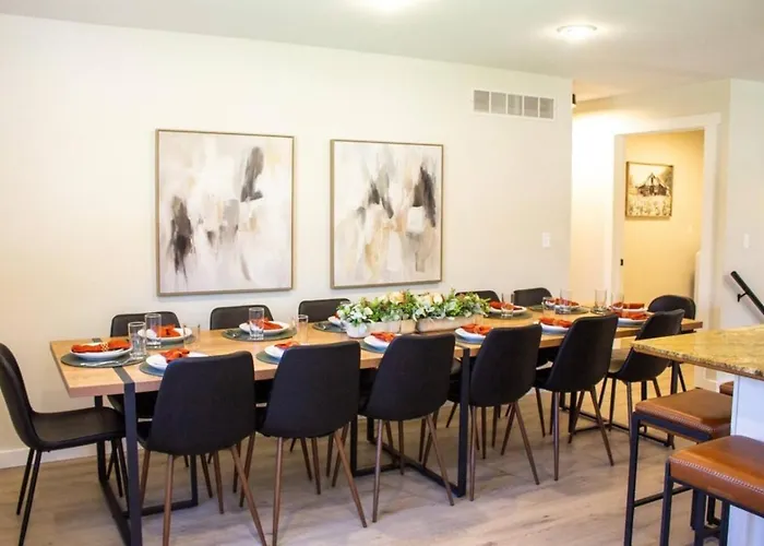 Holiday home Spacious Family Getaway - Pool, Hot Tub, Games, Gym Peoria